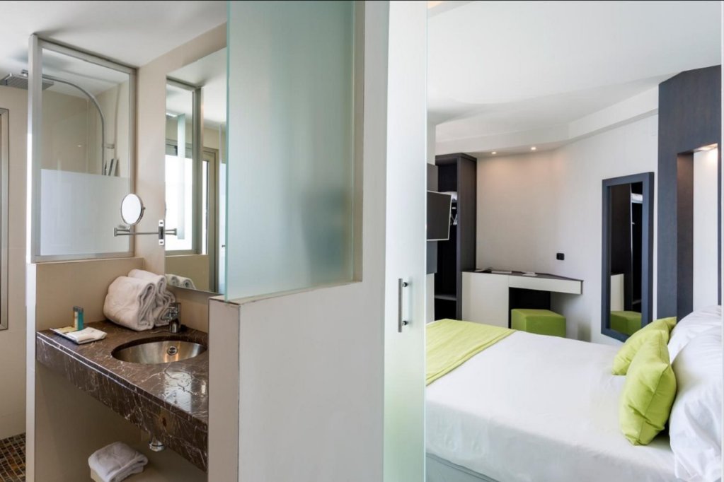 Фото The Ibiza Twiins Hotel