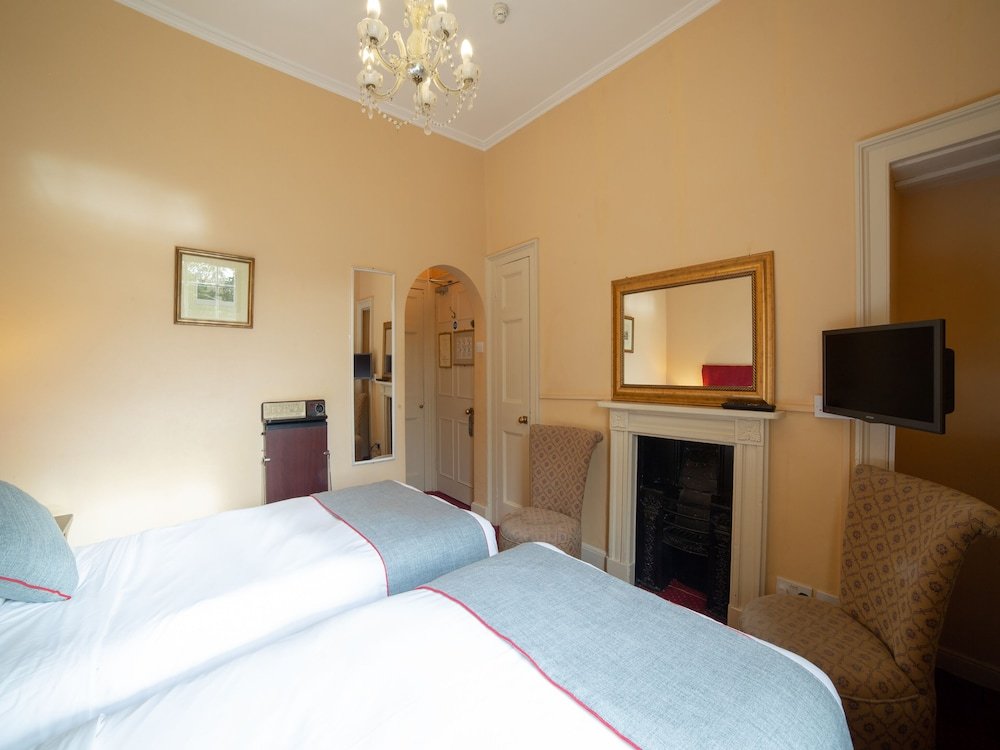 Фото Oyo Bailbrook Lodge