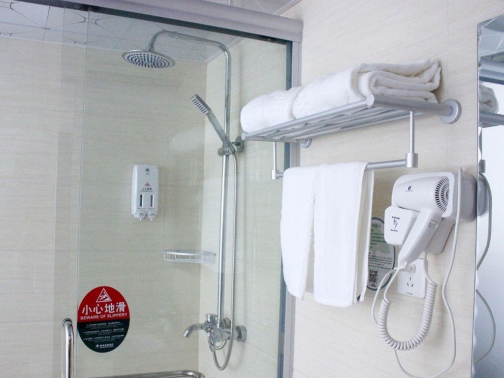 Фото GreenTree Inn ShangHai BaoShan 128 Memorial Road TongHe Road Shell Hotel