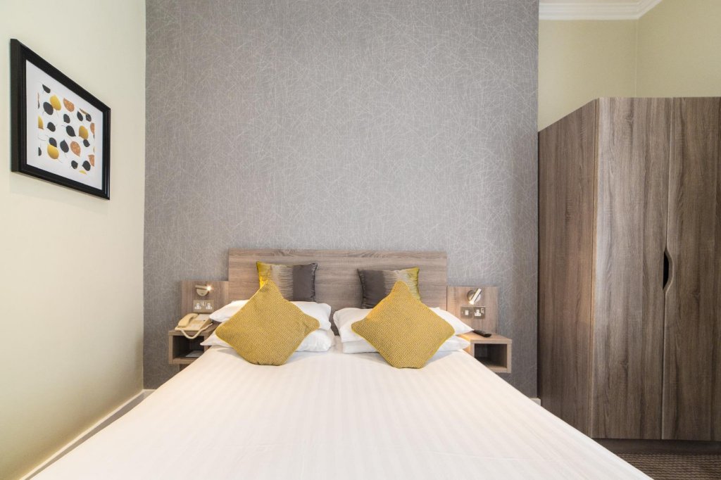 Фото Phoenix Hotel