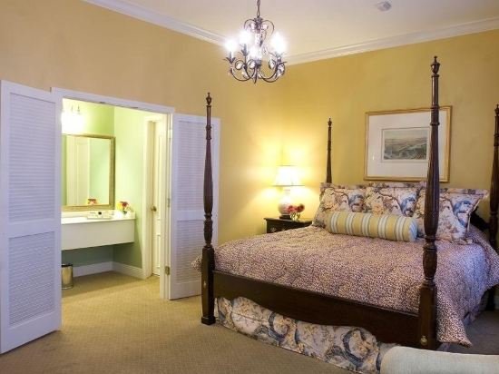 Фото Bienville House