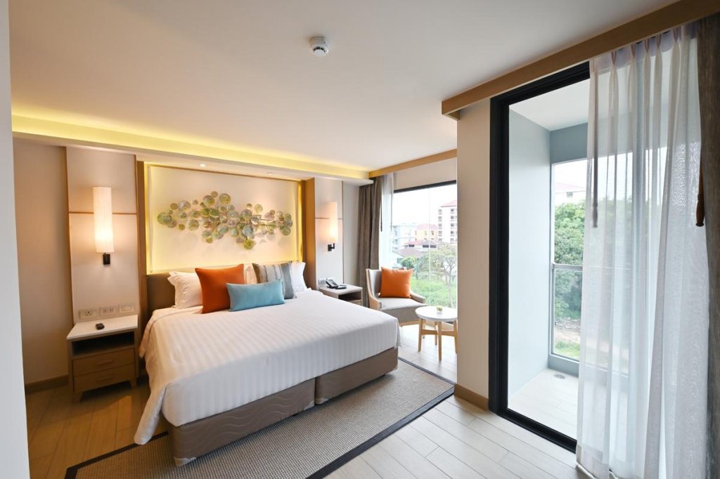 Фото отеля 2