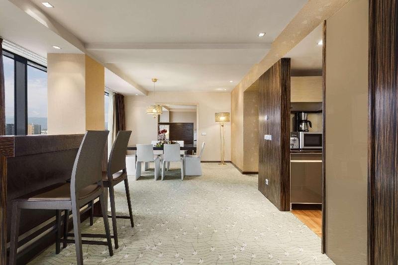 Фото Ramada by Wyndham Sibiu