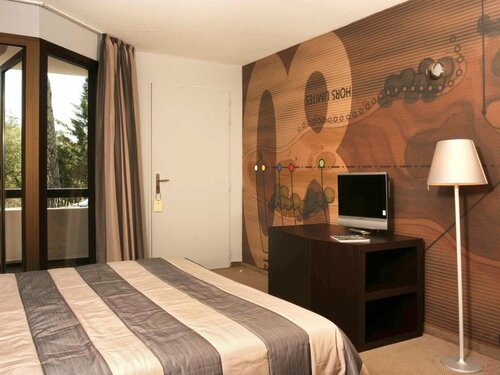 Гостиница Mercure Brignoles Golf De Barbaroux в Бриньоле