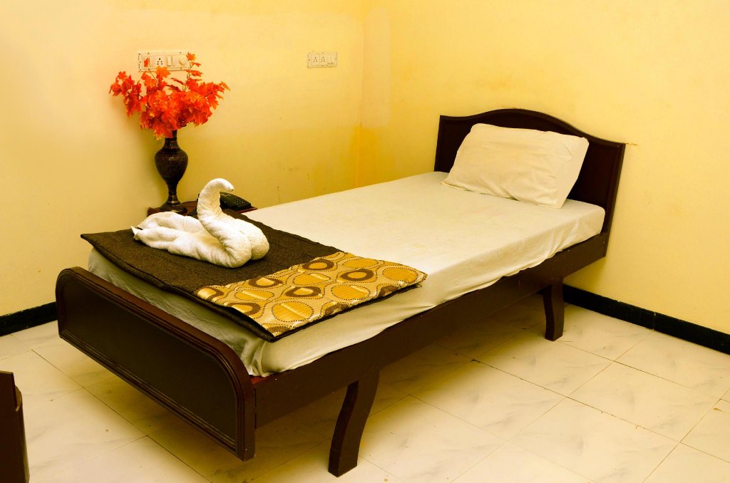 Фото Hotel Gowtham