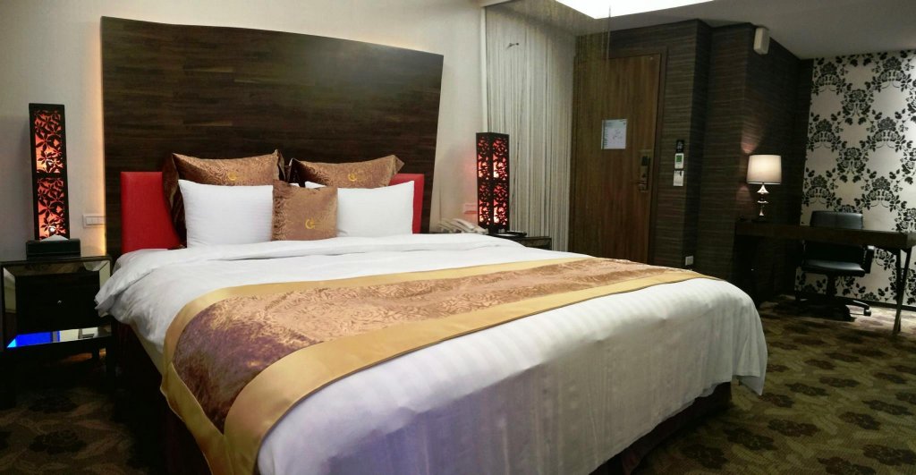 Фото Golden Hot Spring Hotel