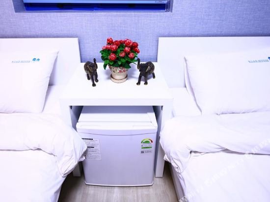 Фото The Road Hotel