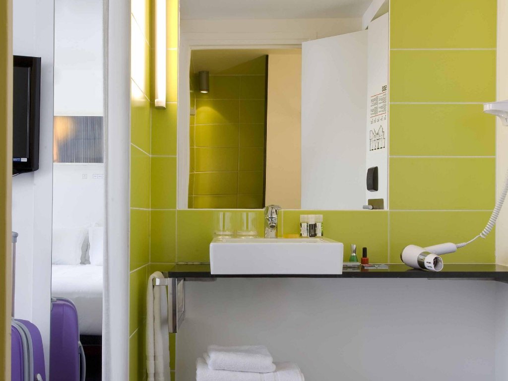 Фото Maxim Folies