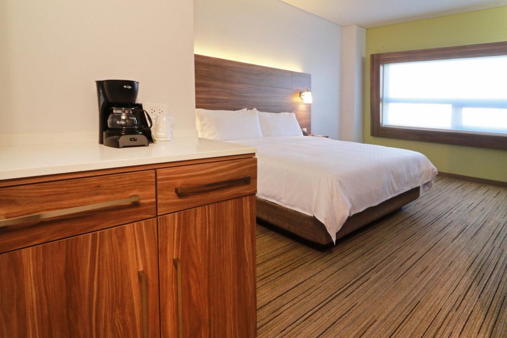 Фото Holiday Inn Express And Suites Ensenada Centro, an Ihg Hotel
