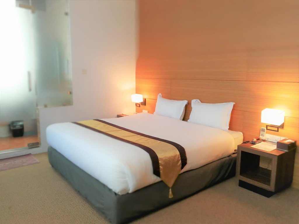 Фото Yama Hotel & Rooftop Bar