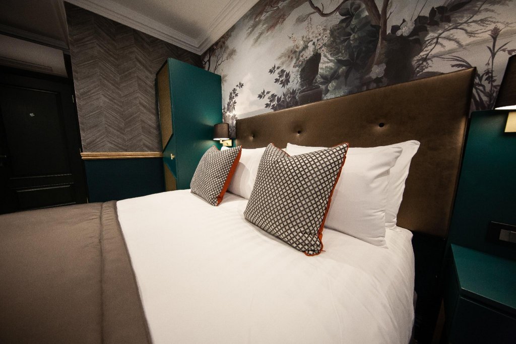 Фото The Portico Hotel