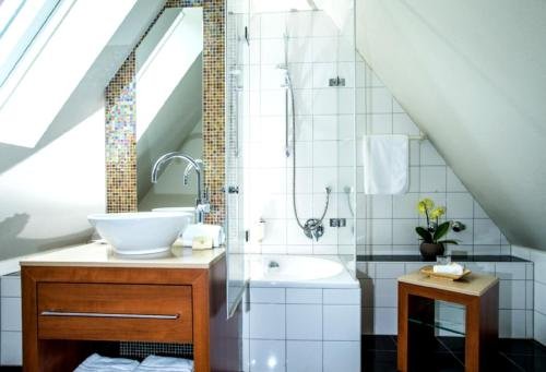 Фото Seehotel Niedernberg - Das Dorf am See