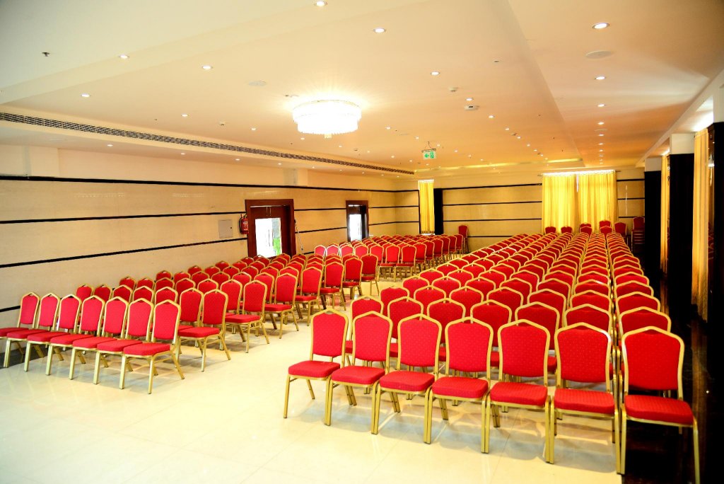 Фото Hotel Masineni Grand