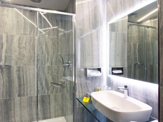 Фото The Hive Hotel