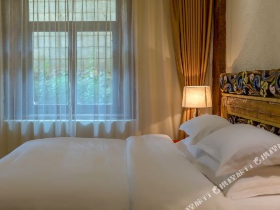 Фото Shangri La E Outfitting Boutique Hotel