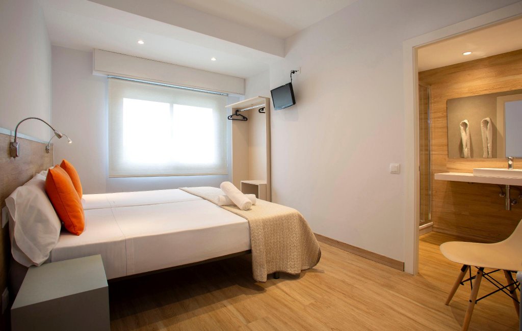 Фото Hostal Sans