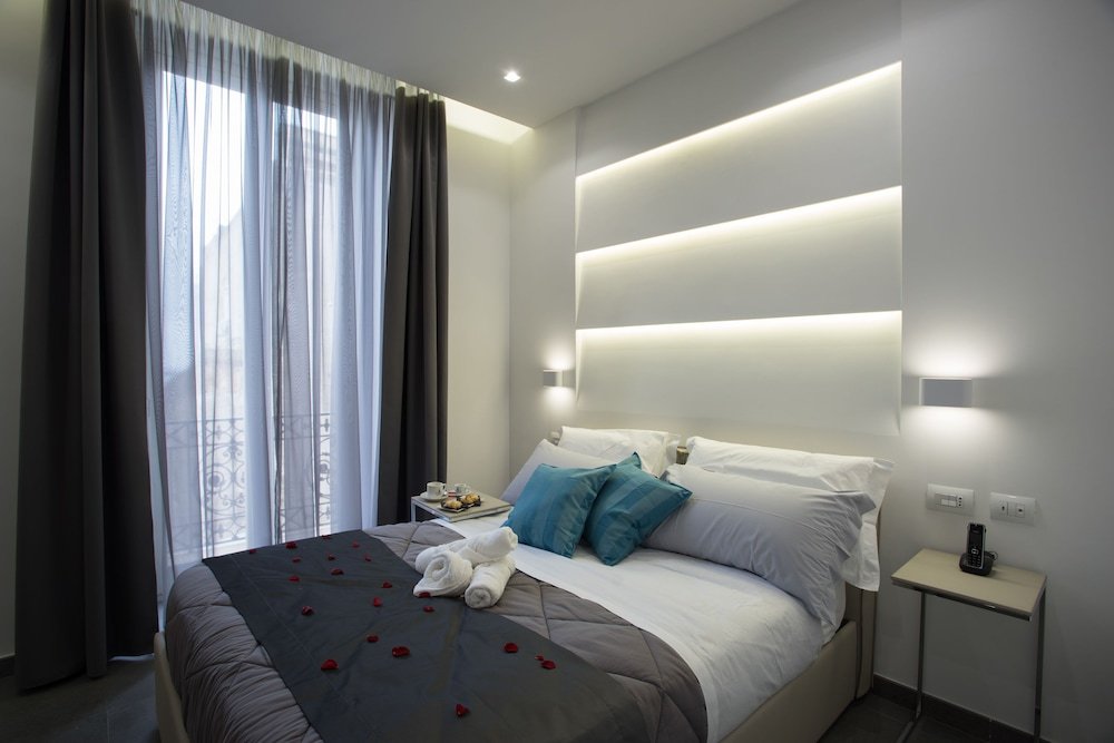 Фото Twice - Naples Duomo