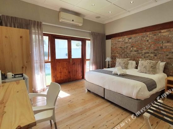 Фото Two Fat Owls Guesthouse