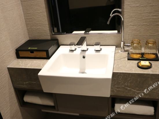 Фото Homeinn Plus Hotel Shanghai Bund Jinling East Road