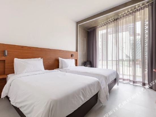 Фото Reno Hotel Bangkok