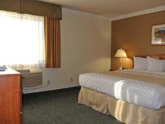 Фото Best Western Town & Country Lodge