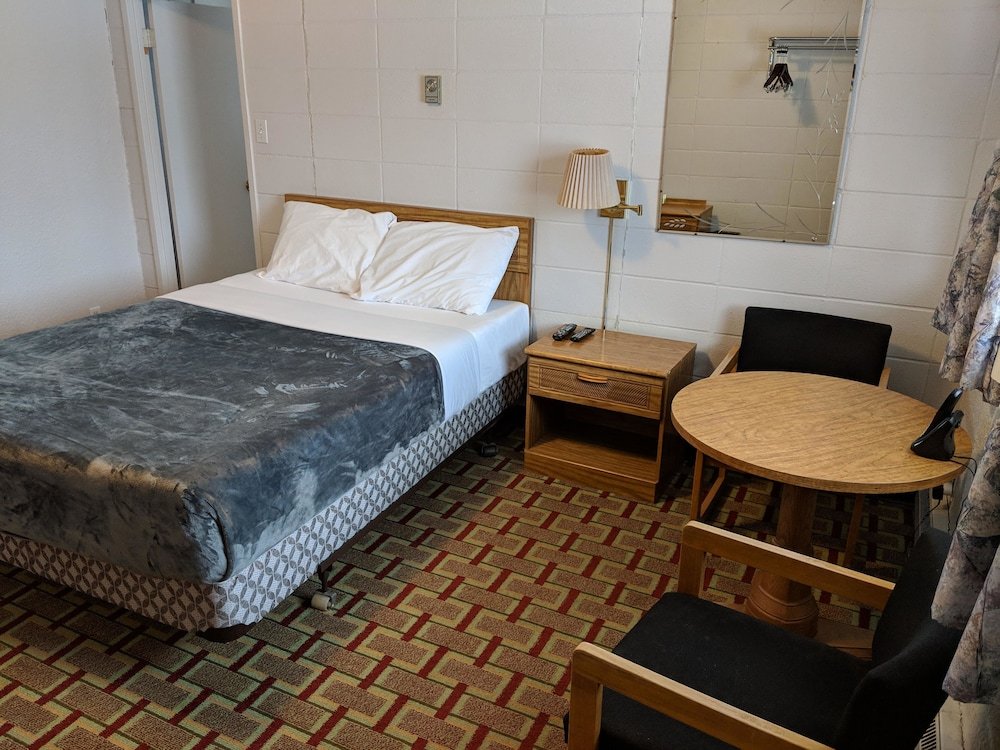 Фото Chalet Inn Motel