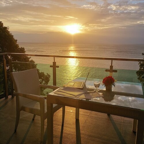 Cliff Lanta Suite