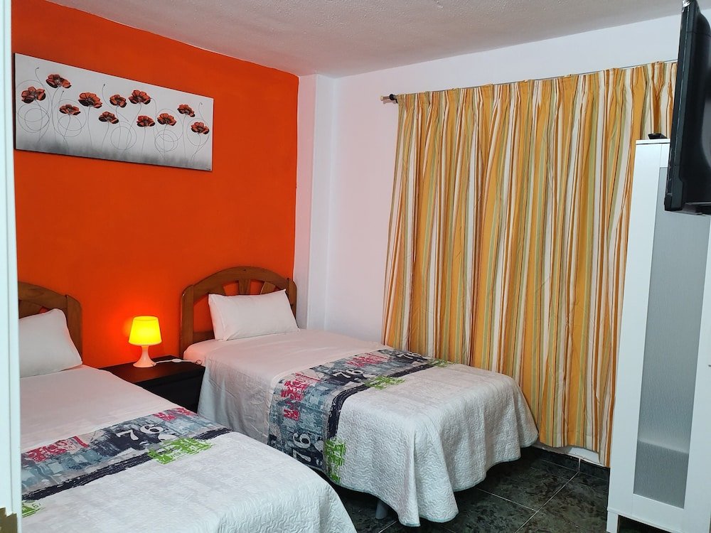 Фото Low Cost Room Plaza de Hierro IV
