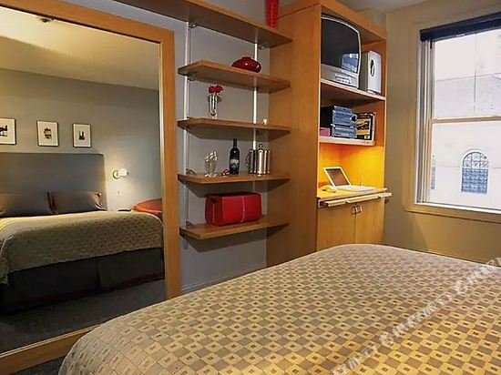 Фото Charlesmark Hotel