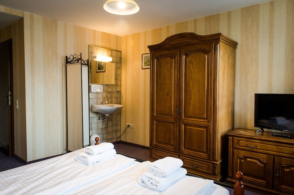 Фото Hotel Schwarzer Adler