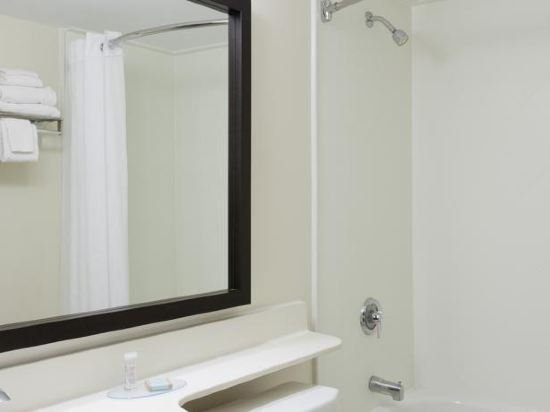 Фото Travelodge Suites by Wyndham Moncton