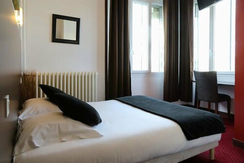 Гостиница Hôtel La Perriere в Лорьяне