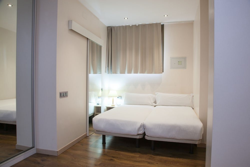 Фото Hostal Excellence