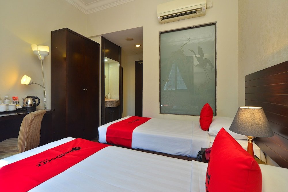 Фото RedDoorz at Aljunied