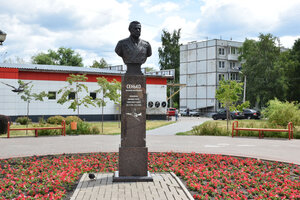 Памятник дважды герою Советского Союза В. В. Сенько (Тамбов, территория Тамбов-4), мемориальная доска, закладной камень в Тамбове