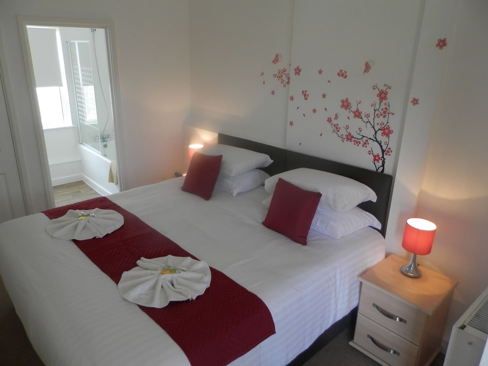 Фото Wayside Cheer Hotel