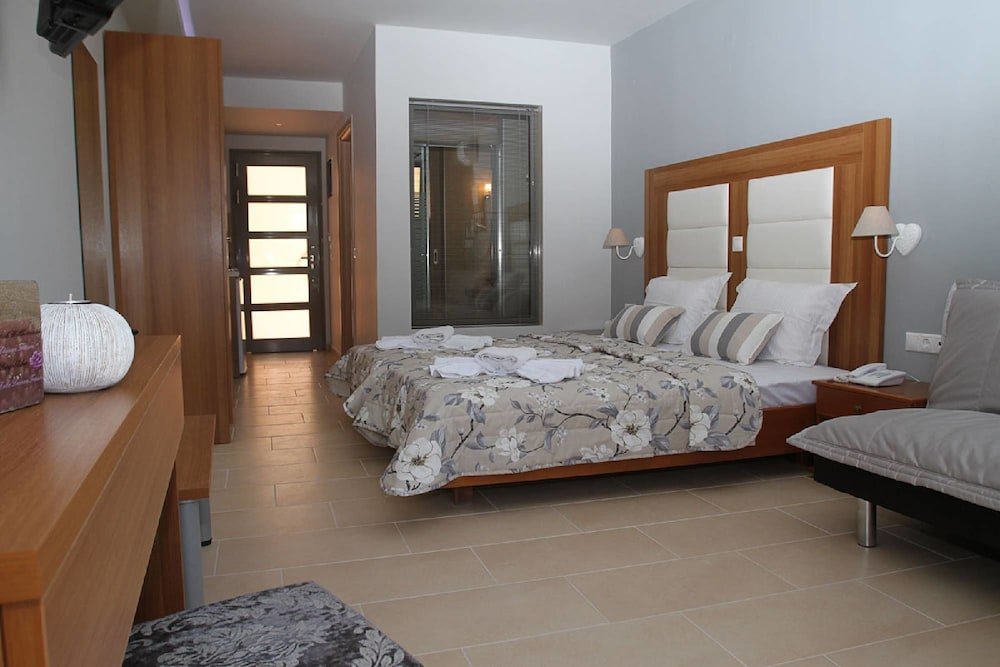Фото Dionysos Hotel & Suites