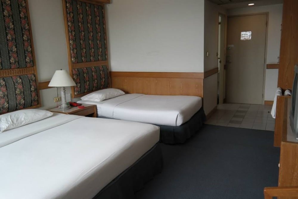 Фото Phuphaya Hotel