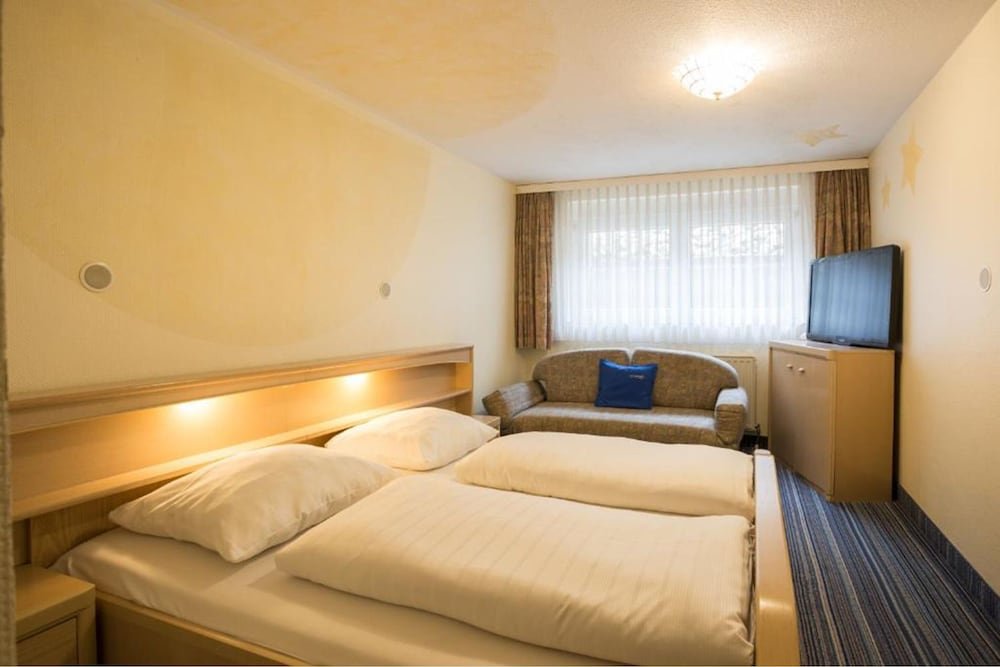 Фото Hotel Gremersdorf - Zum Grünen Jäger