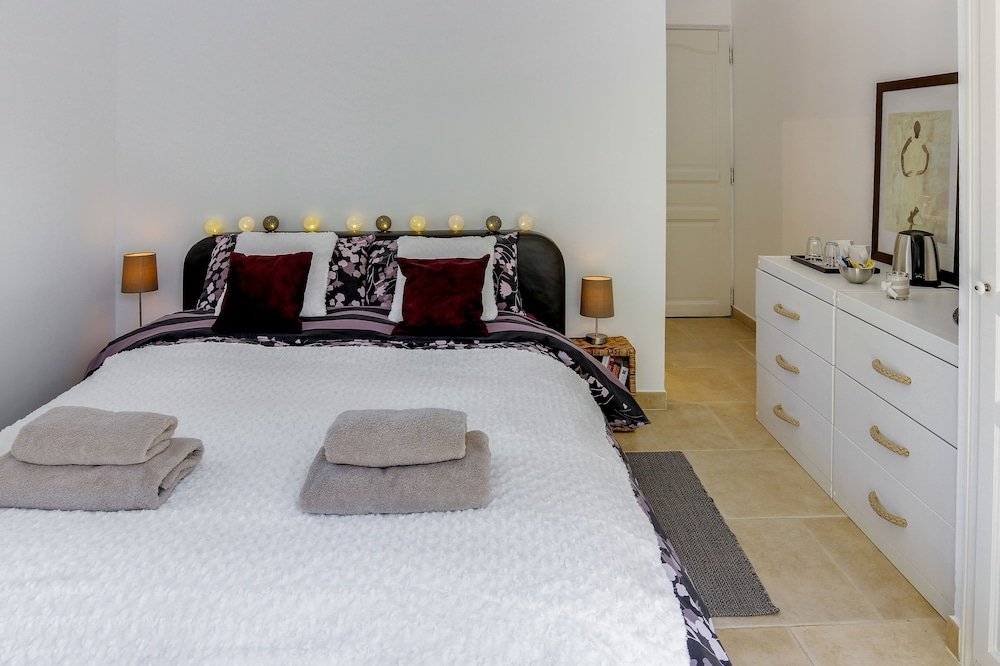 Фото Villa Les Lucioles - Chambre d'Hôtes