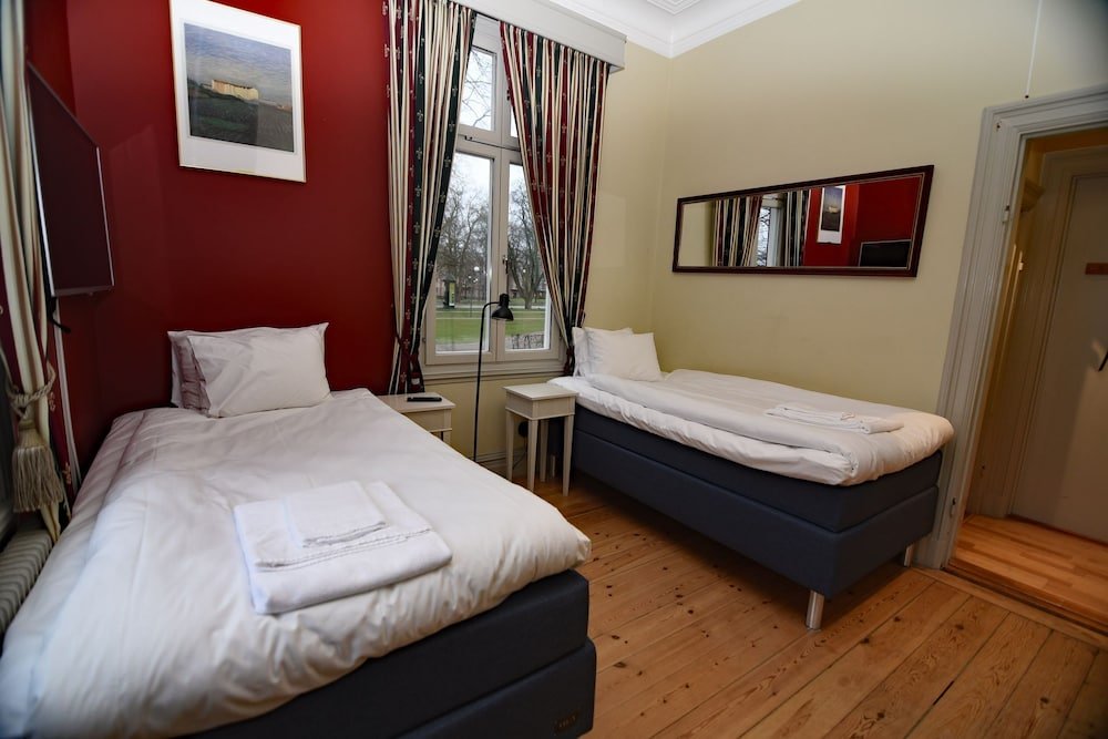 Фото Park Hotel Linköpings Fawlty Towers