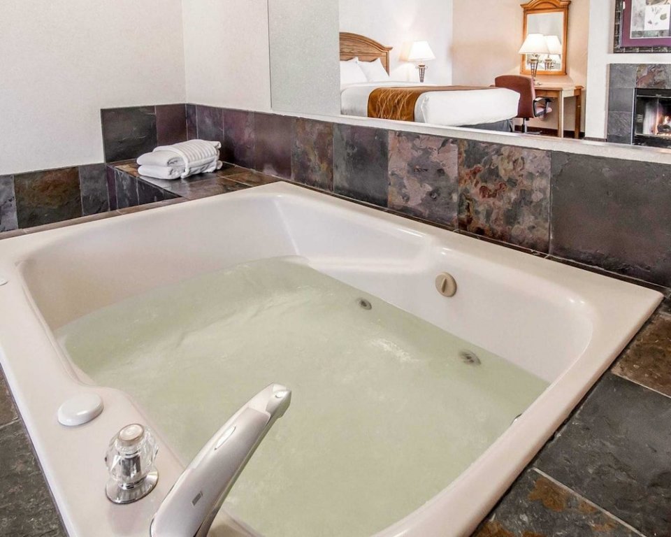 Фото Kathryn Riverfront Inn, Ascend Hotel Collection