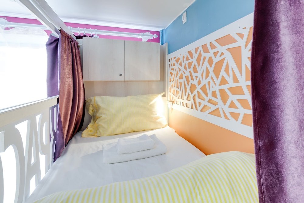 Фото Современник