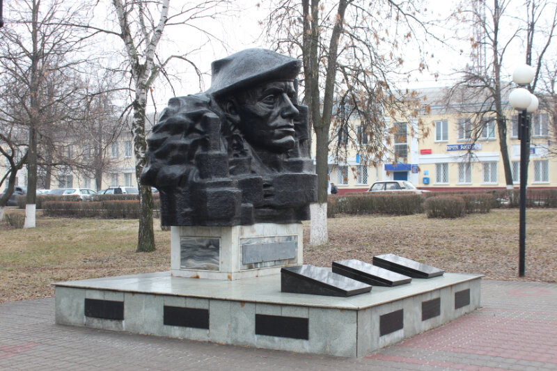Жанровая скульптура Памятник воинам-интернационалистам, Губкин, фото