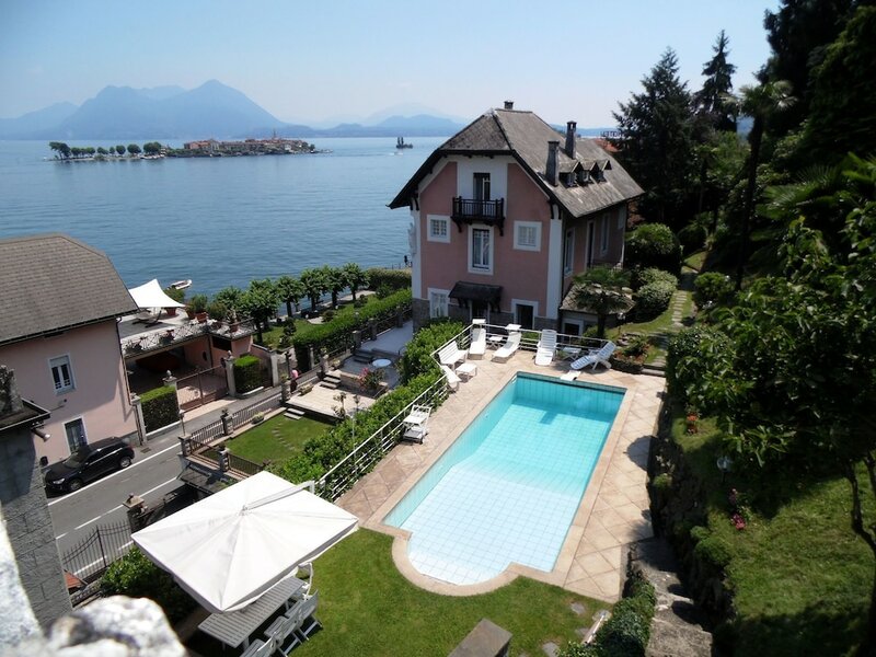 Villa With Pool, Facing the Lake, in a Unique Location With Beautiful Views