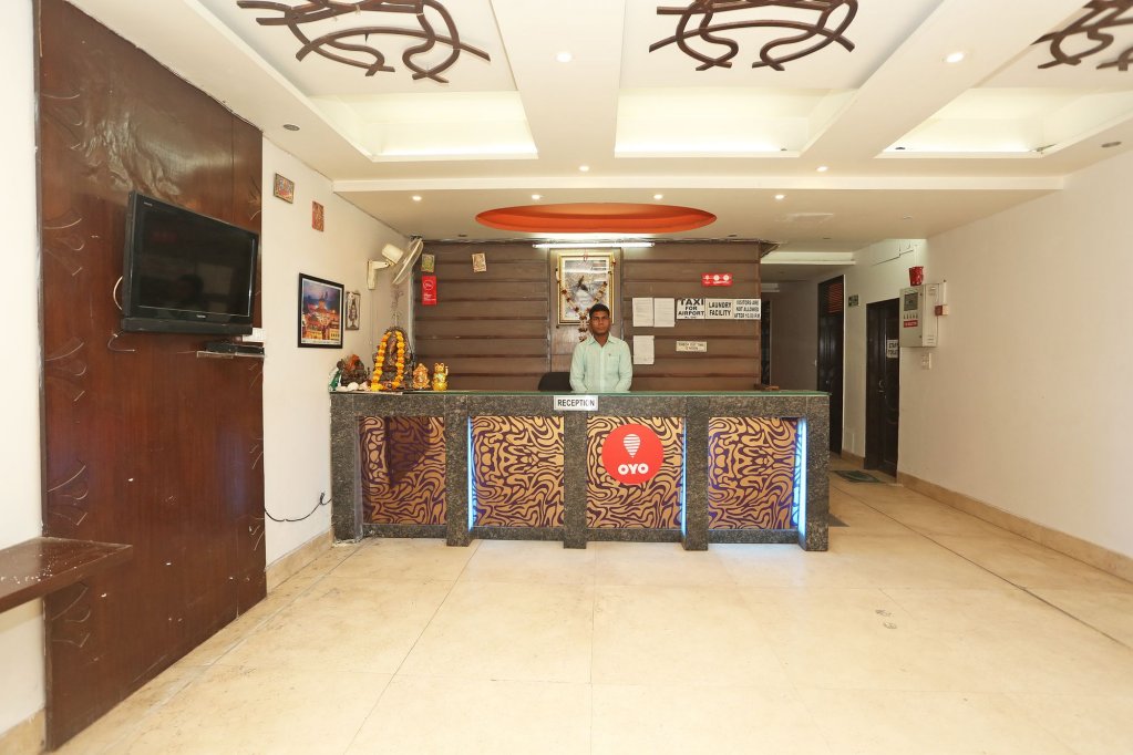 Фото Oyo 9726 Hotel Aura Palace Deluxe
