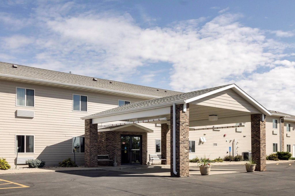 Фото Quality Inn & Suites Watertown