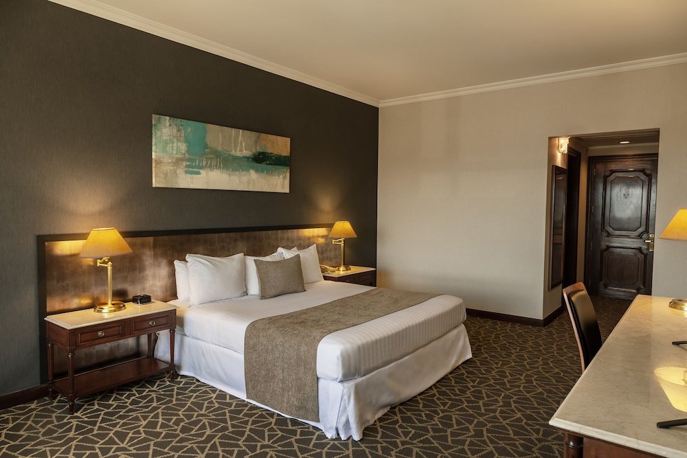 Фото Radisson Montevideo Victoria Plaza Hotel