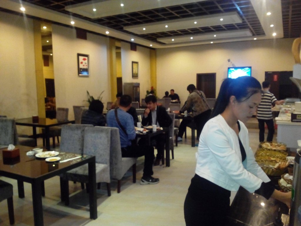 Фото Yiwu Yuejia Hotel