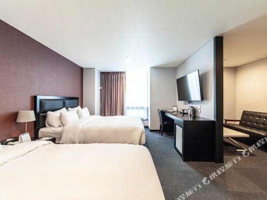 Фото Gangneung Tourist Hotel